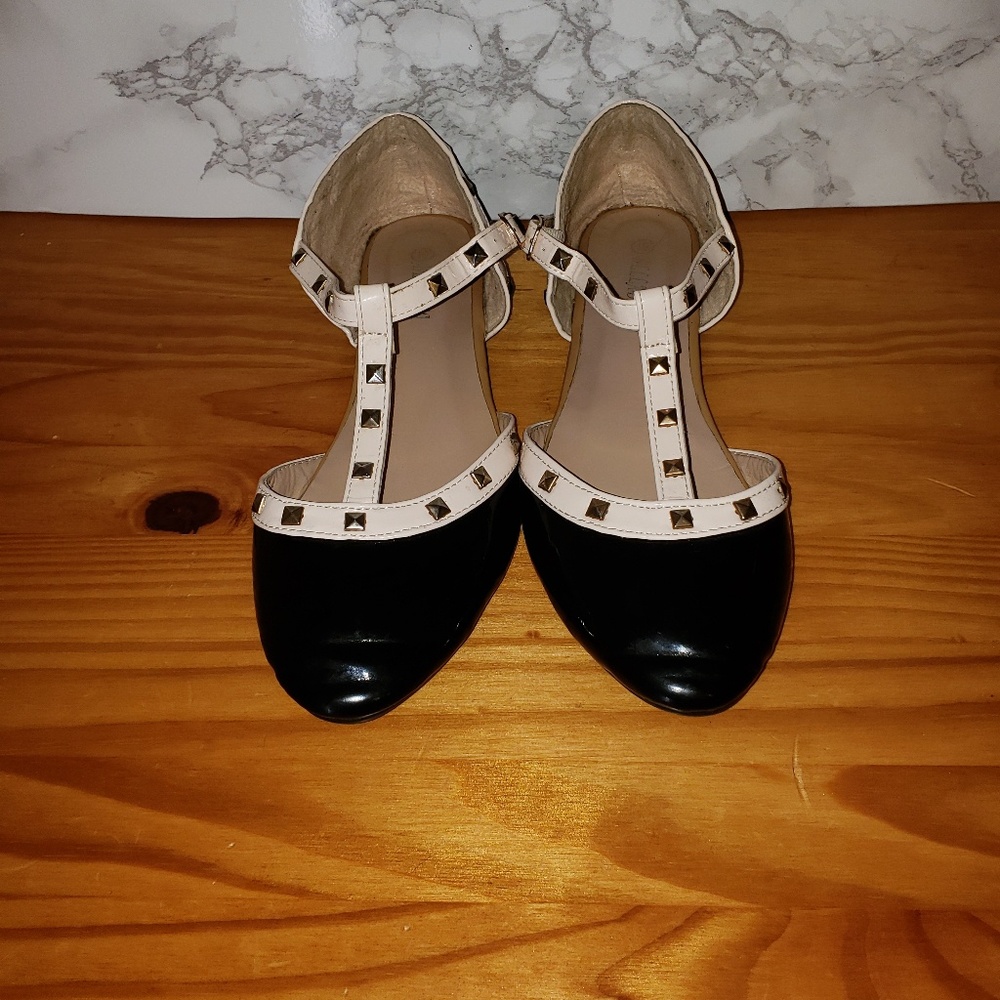 Belladia T strap Stud Flats